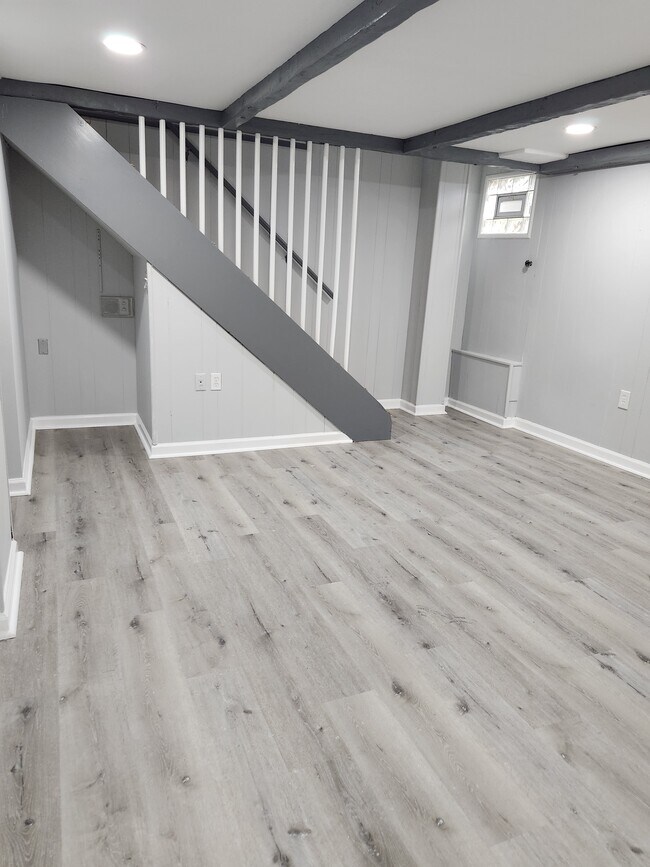 Building Photo - 1352 Walker Ave