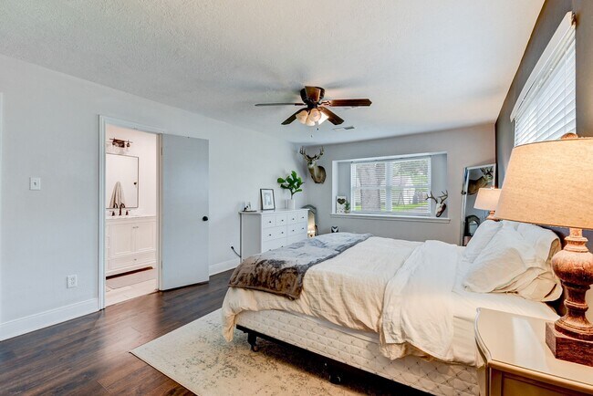 Building Photo - 10707 Piping Rock Ln
