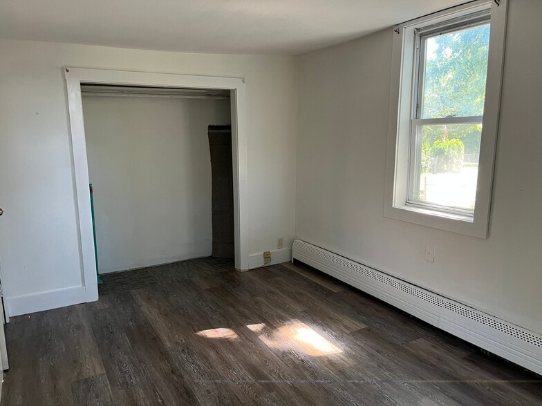 Building Photo - 13 Albro Ave