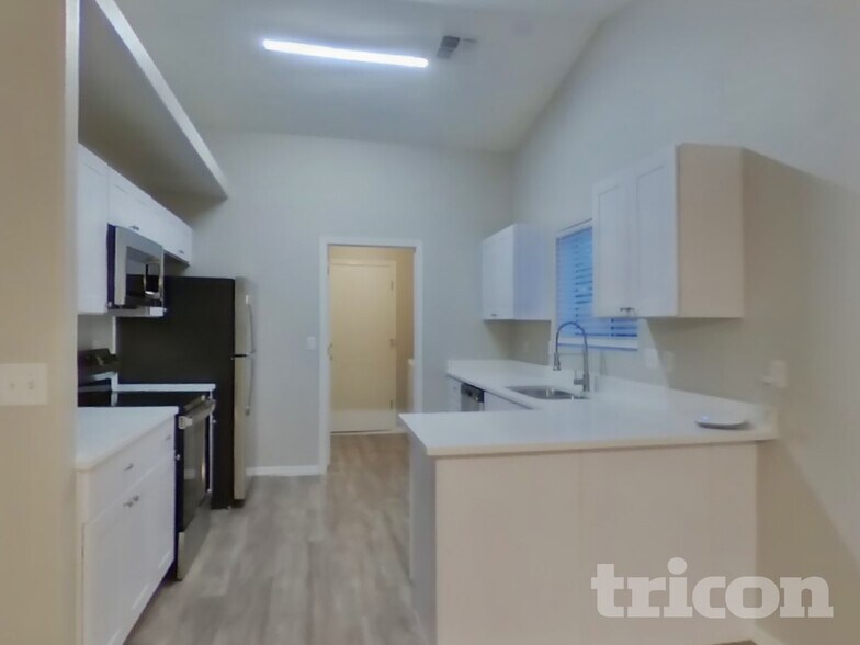 Building Photo - 9510 E Flanders Rd