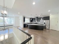 Building Photo - Spacious 4-Bedroom/3.5-Bathroom Townhome i...