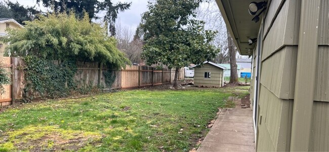 Building Photo - 938 Madison St