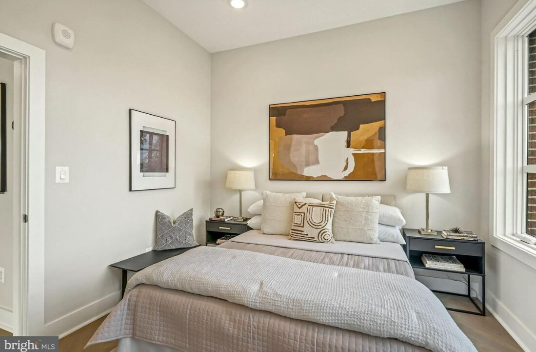 Building Photo - 1214 Madison St NW