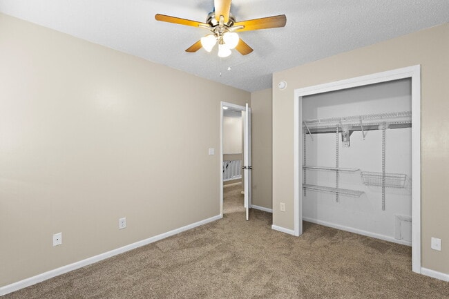 Building Photo - !Wow! Updated townhouse for rent Virginia Beach