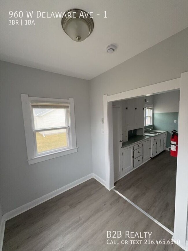 Building Photo - 960 W Delaware Ave