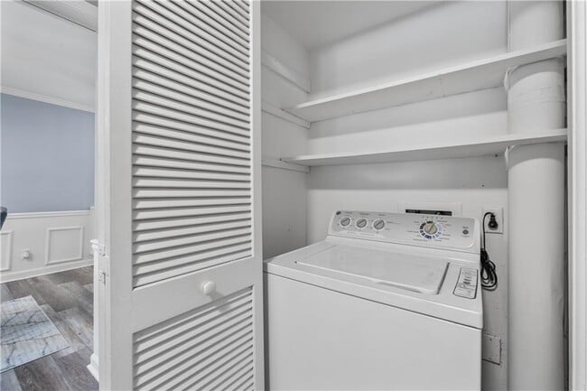 Building Photo - 80 Montre Square NW