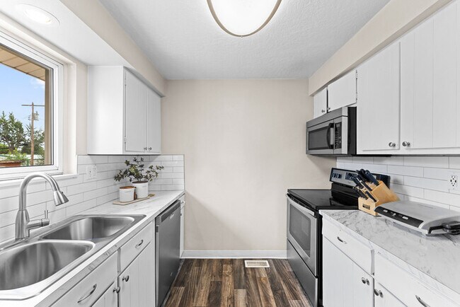 Building Photo - Spacious 4 Bedroom, 2 Bath Home on Boise Bench!