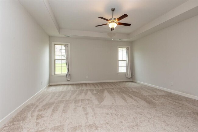 Building Photo - Like New 6 BR/ 4.5 BA in Lakeland