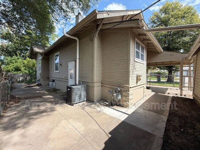 Building Photo - 415 N 32nd St