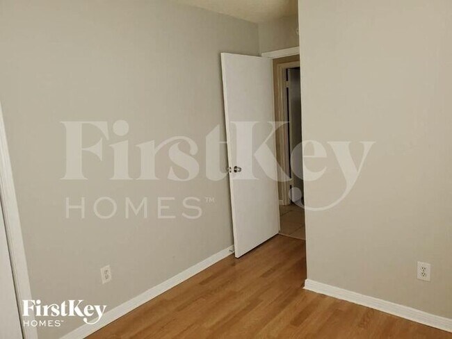 Building Photo - 8518 Pearl Lake Dr