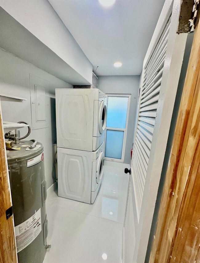 Building Photo - 320 Sunshine Dr