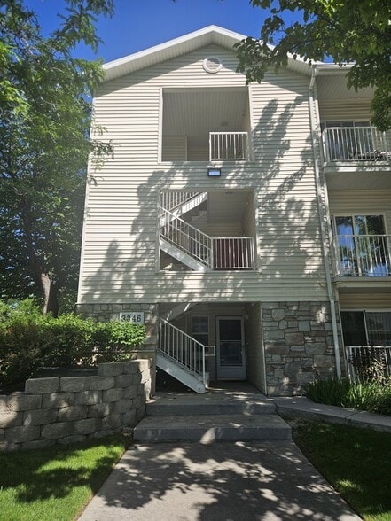 Building Photo - 3846 Canyon River Wy
