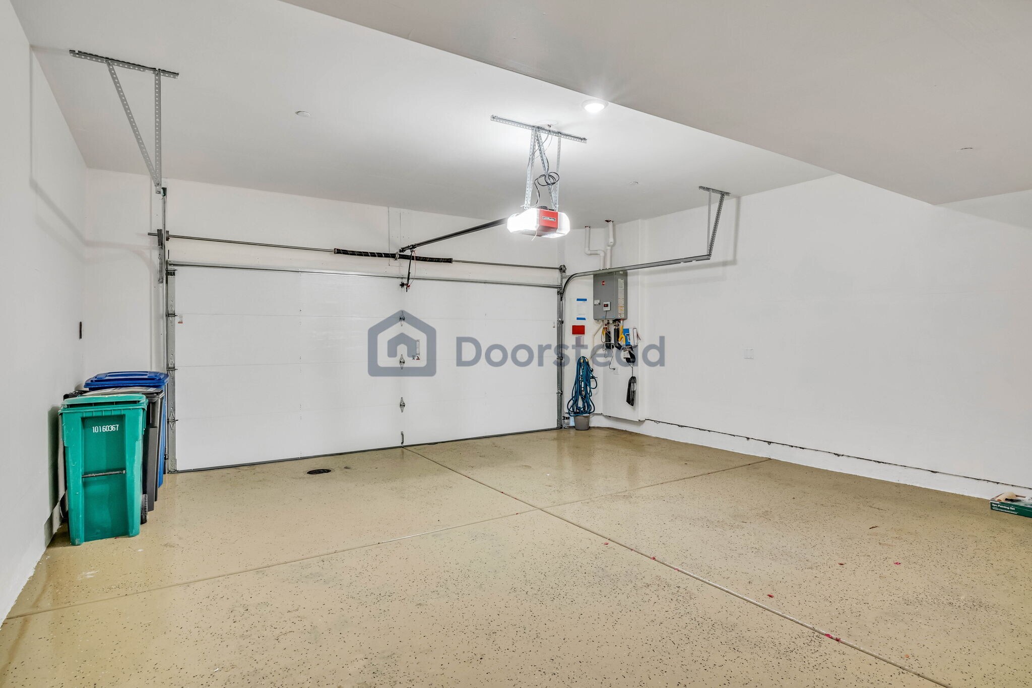 Building Photo - 25443 Parklane Dr