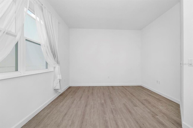 Building Photo - 380 Famagusta Dr