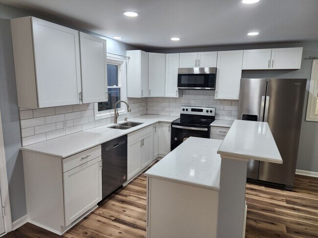 Building Photo - 3 bed 1 Bath Home Mount Airy