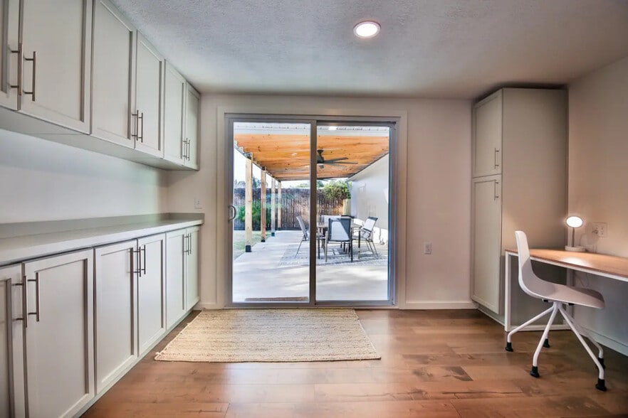 Building Photo - 2249 Grove St