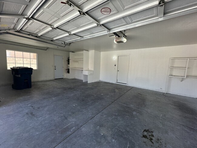 Building Photo - 8317 San Ramon Dr
