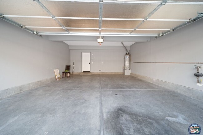 Building Photo - 315 Breezy Pl