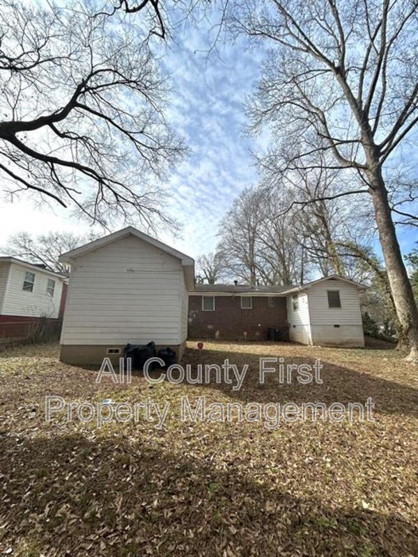 Building Photo - 3236 Renault Rd SE