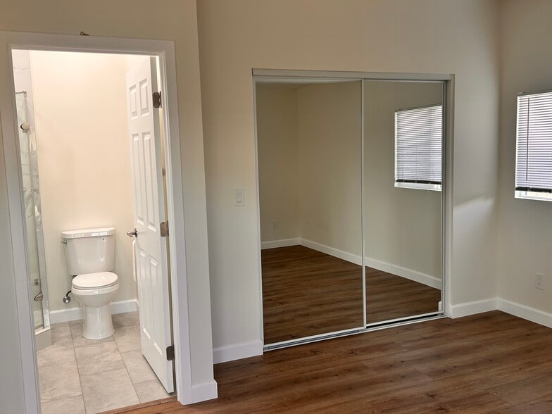 Building Photo - 8418 Stewart and Gray Rd