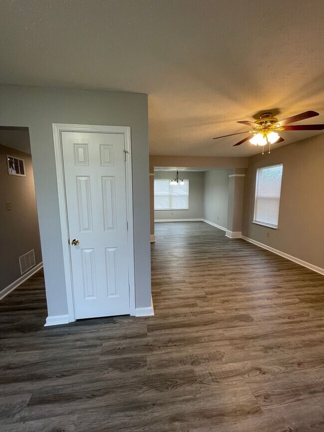Building Photo - 2840 Rand Ln