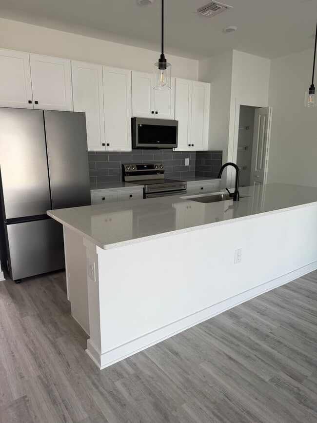 Building Photo - 4617 27th St SW