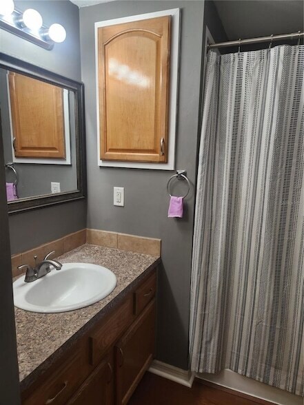 Building Photo - 1215 Skyview Blvd