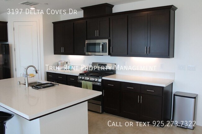 Building Photo - Gorgeous 5 Bed, 3 Bath in Highly Desirable...