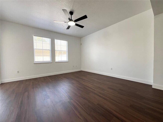 Building Photo - 7138 Five Oaks Dr