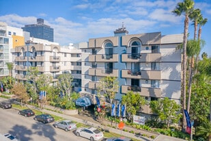 Primary Photo - Palm Court Apartments