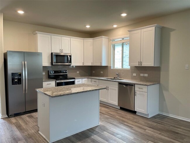 Building Photo - 105 Onna St