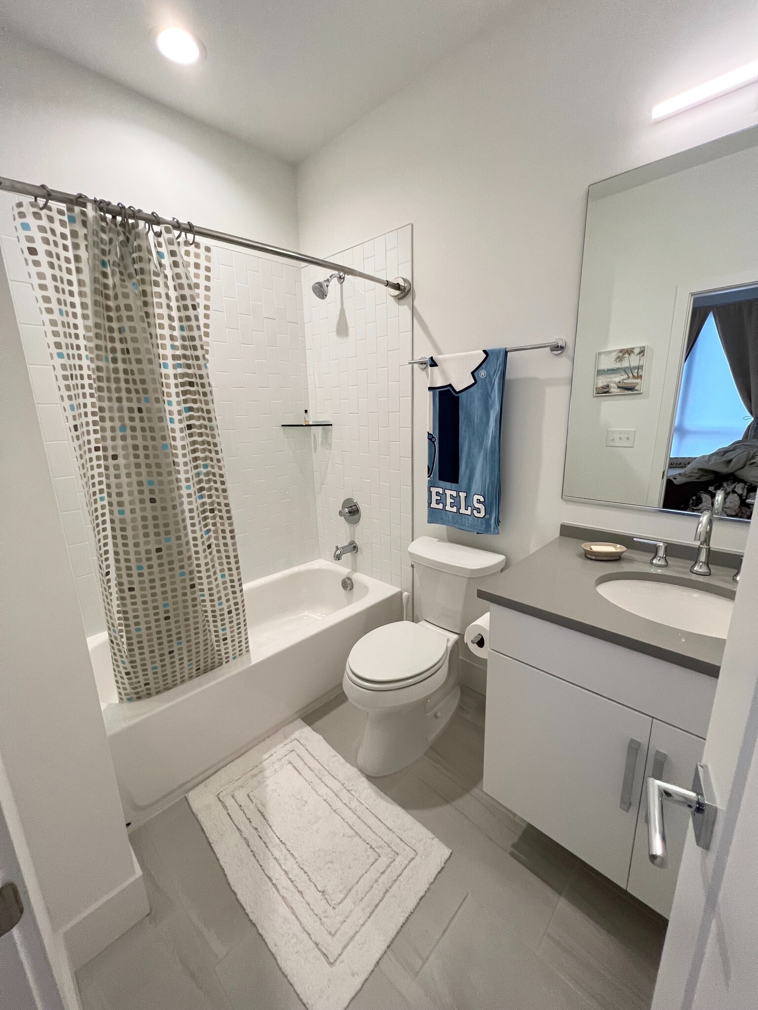 Building Photo - Room in Townhome on New Bern Ave