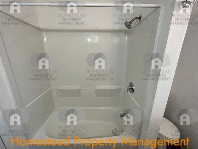 Building Photo - 1926-1928-1928 McCoy Ave NE