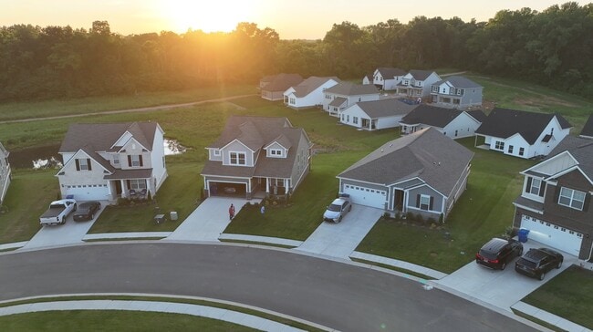 Building Photo - 213 Tartan Dr