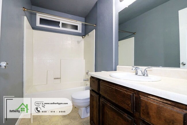 Building Photo - 1947 Mary Lake Dr