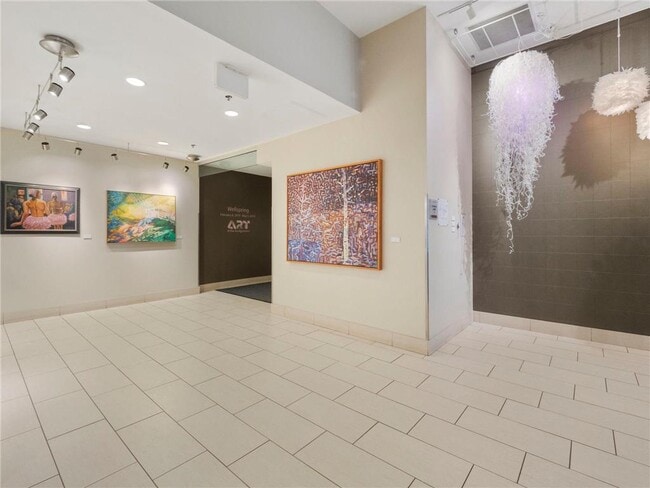 Building Photo - 215 10th Ave S