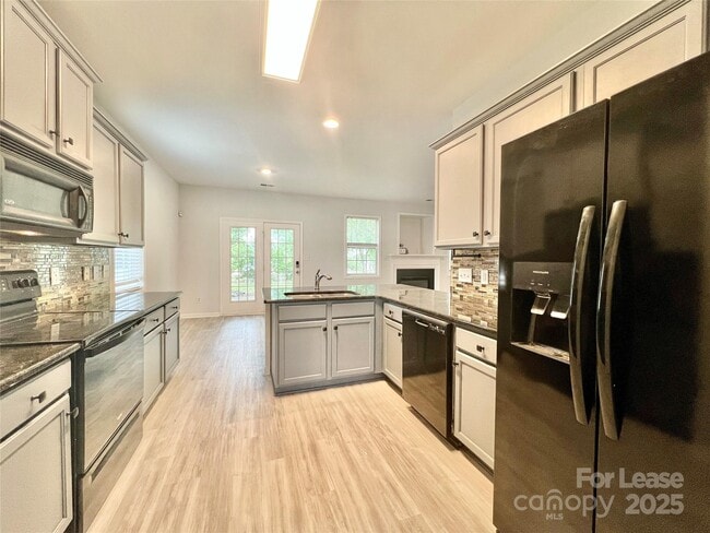 Building Photo - 5717 Lindley Crescent Dr