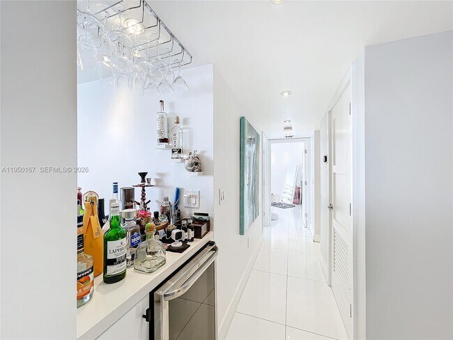 Building Photo - 600 NE 36th St