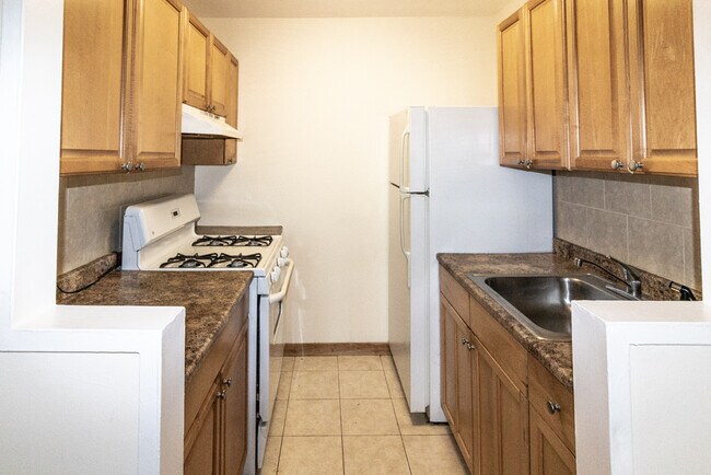 Building Photo - 140 Grove St