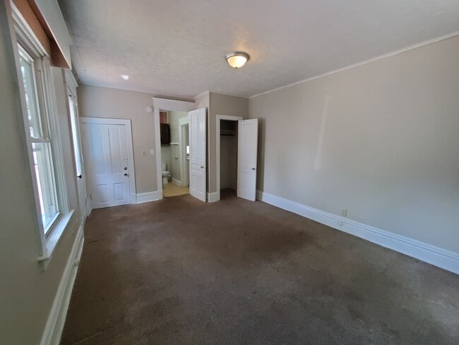 Building Photo - 1418 12th Ave