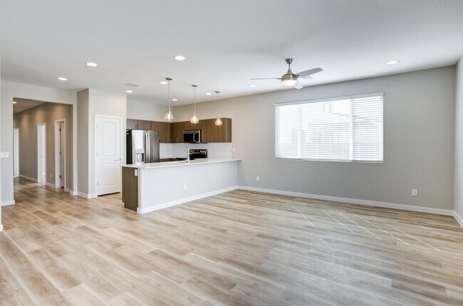 Building Photo - 6326 S 47th Dr