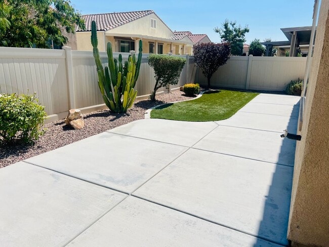 Building Photo - Gorgeous 2 bedroom and 2 bathroom home in ...