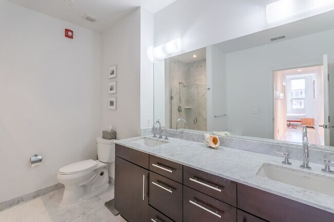 Building Photo - Luxury U St Condo | 2 Bed + Den | 2 Bath | 1,350 Sf | Large Balcony | 1 Garage Parking Space