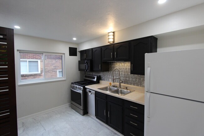 Building Photo - 4511 Main St