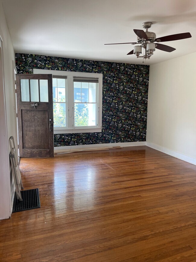 Building Photo - 1947 Emoriland Blvd