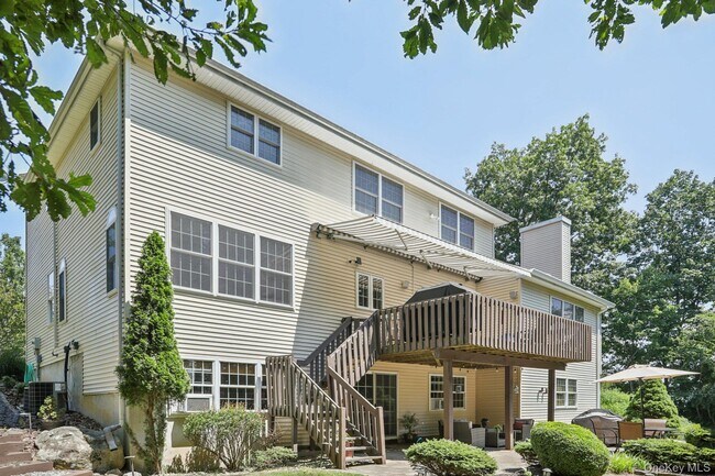 Building Photo - 4 Deer Run