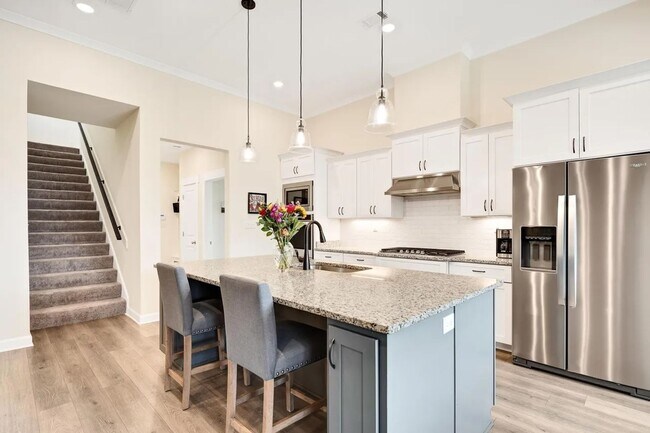 Building Photo - Custom Bartlett Home on Corner Lot with Mo...