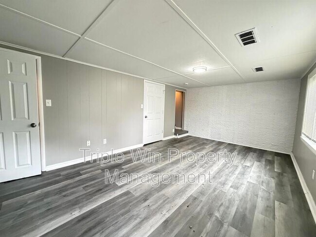 Building Photo - 63 Patricia Pl