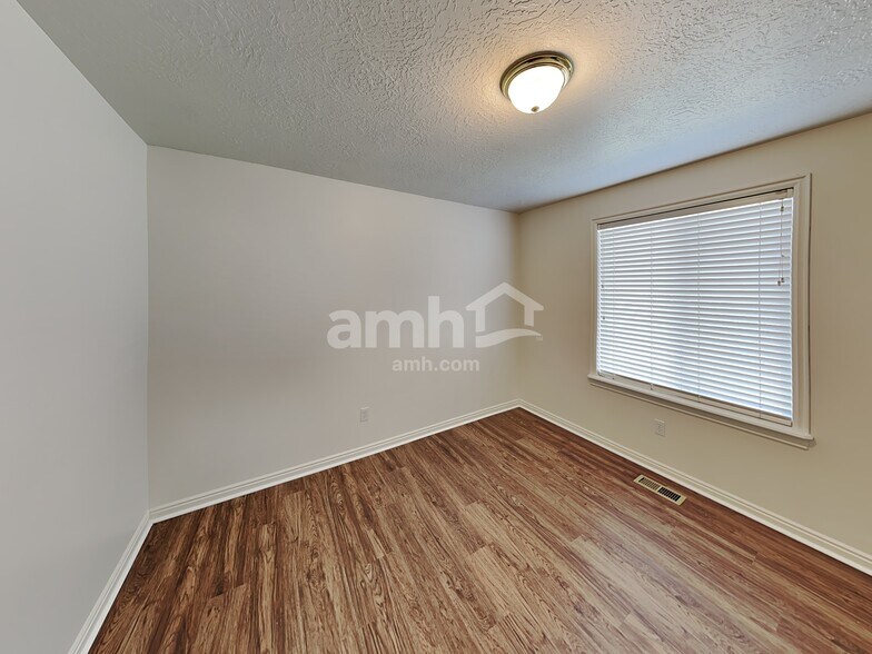 Building Photo - 468 E 1480 N