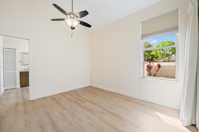 Building Photo - 1802 Rosewood Way